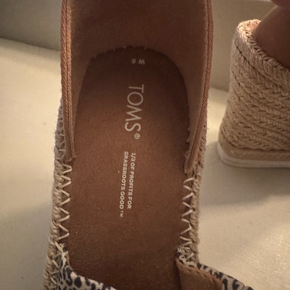 Toms Tan and Black Wedge Shoes with Jute Heel - Picture 5 of 5